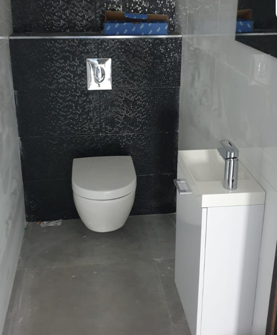 WC suspendu avec lave-mains