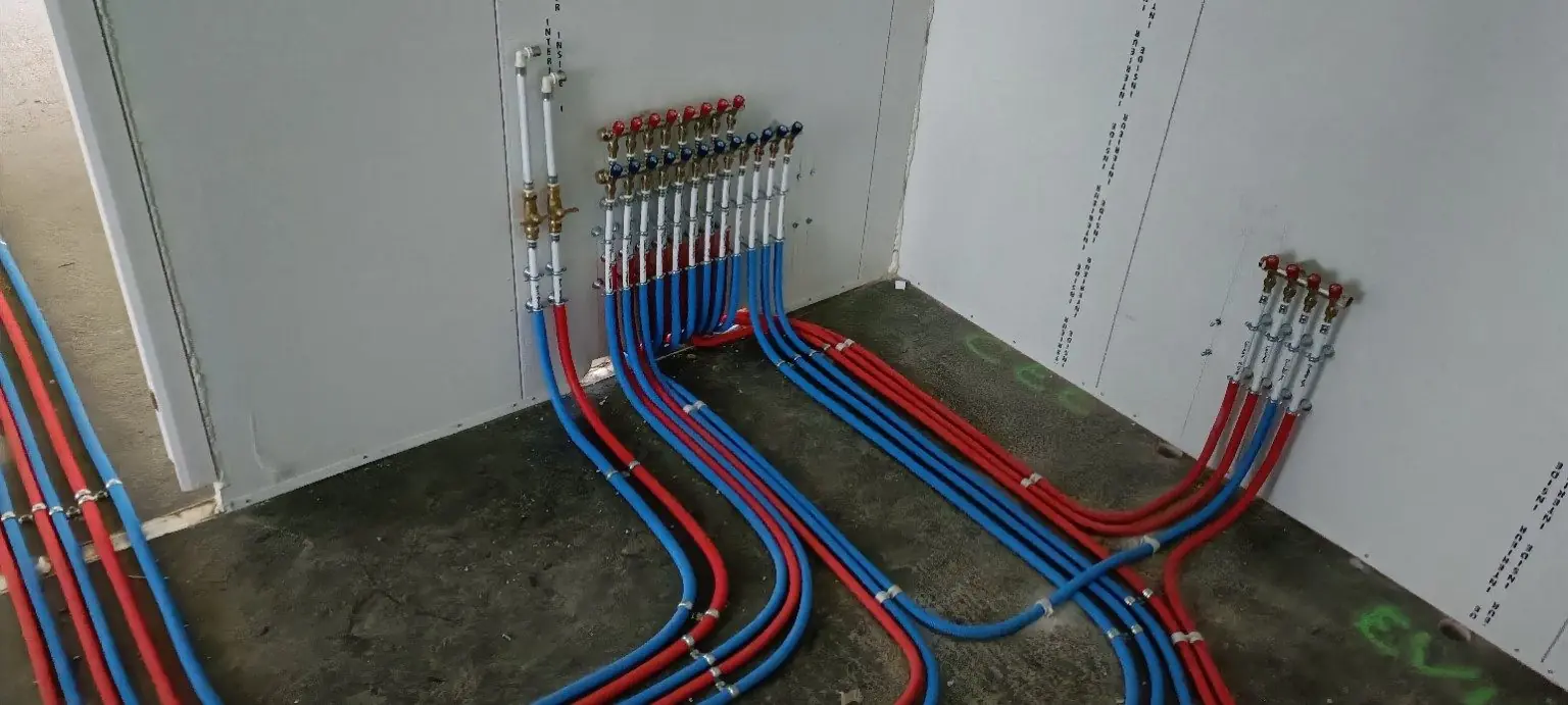 Réseau multicouche au sol pour une installation neuve